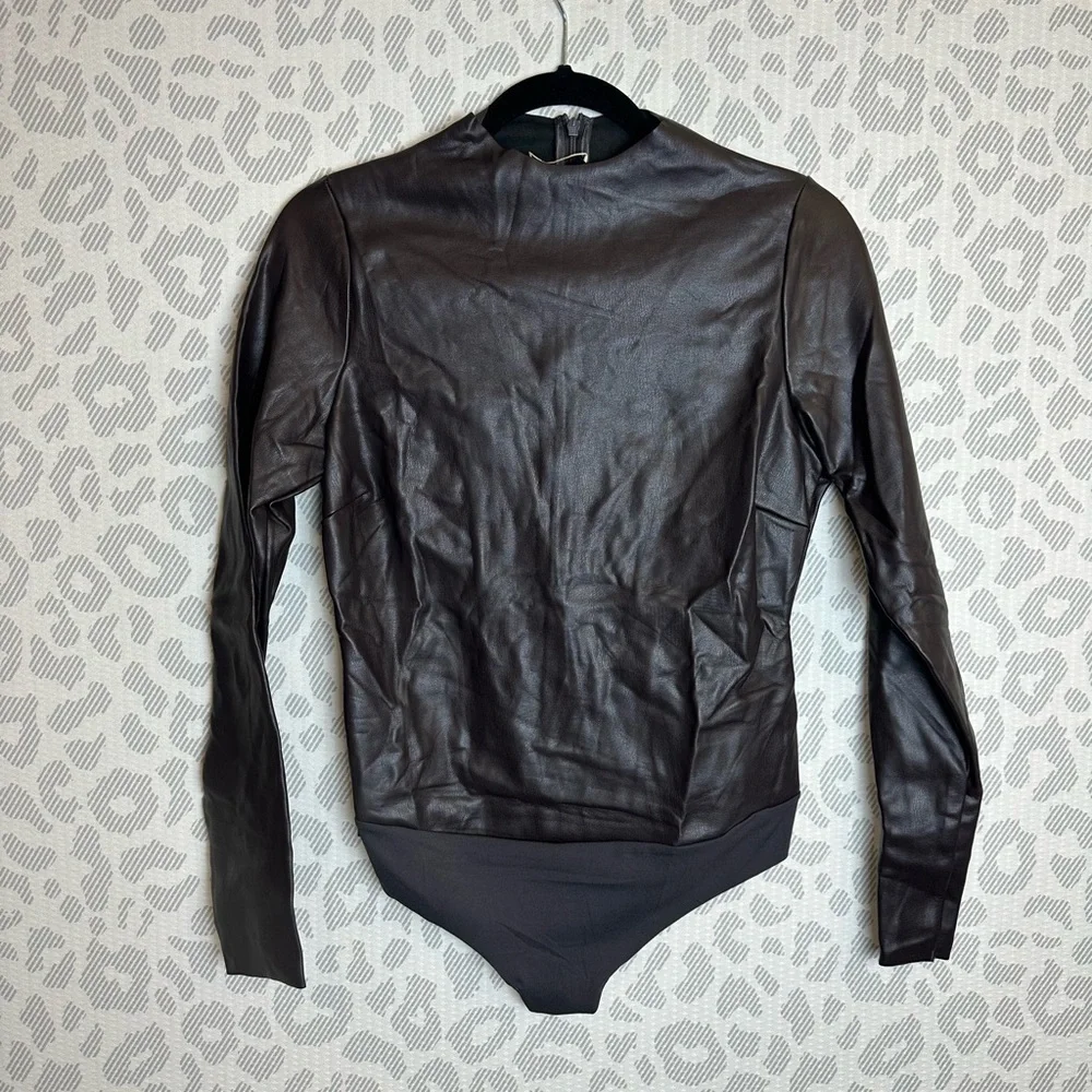 SKIMS FAUX LEATHER MOCK NECK BODYSUIT SOOT NWT (SOLD OUT) 🖤 SIZE XL LONG SLEEVE - Picture 7 of 10